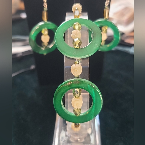 Handcrafted Bracelet and Earrings Set - Mother of Pearl - Picture 2 of 13